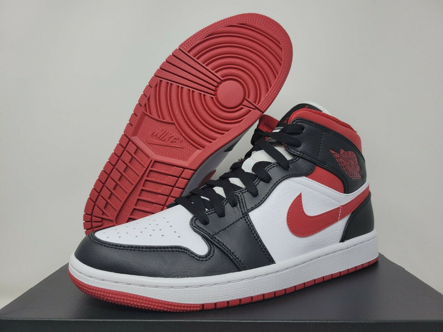 Air Jordan 1 Mid 'Metallic Red'